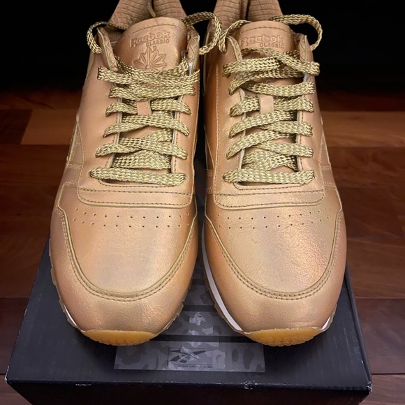 NIB Wonder Woman 84 Classic Reebok MEN’S 11 - Picture 4 of 8